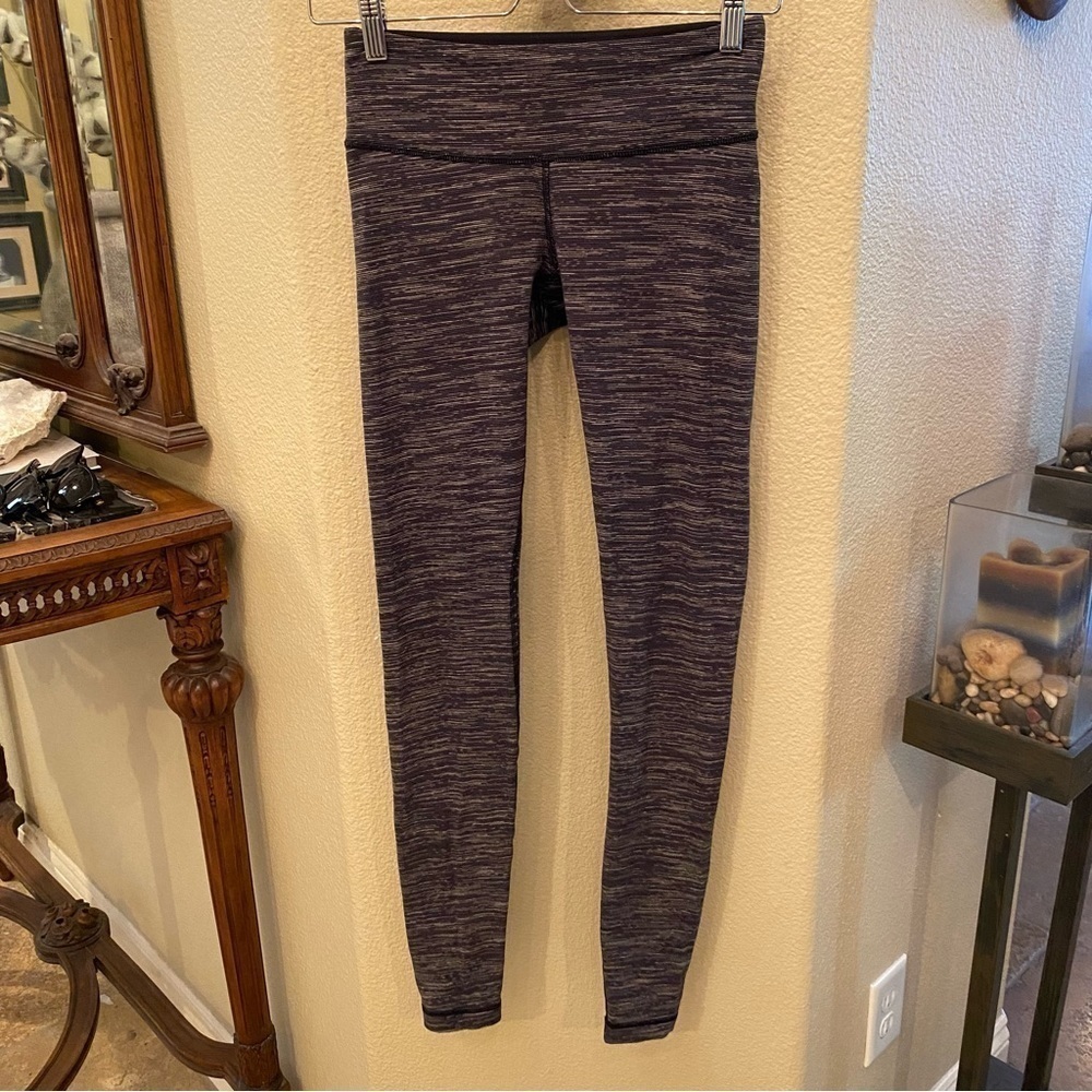 LULULEMON Women Dark Gray Striped Athletic Leggings Size 4